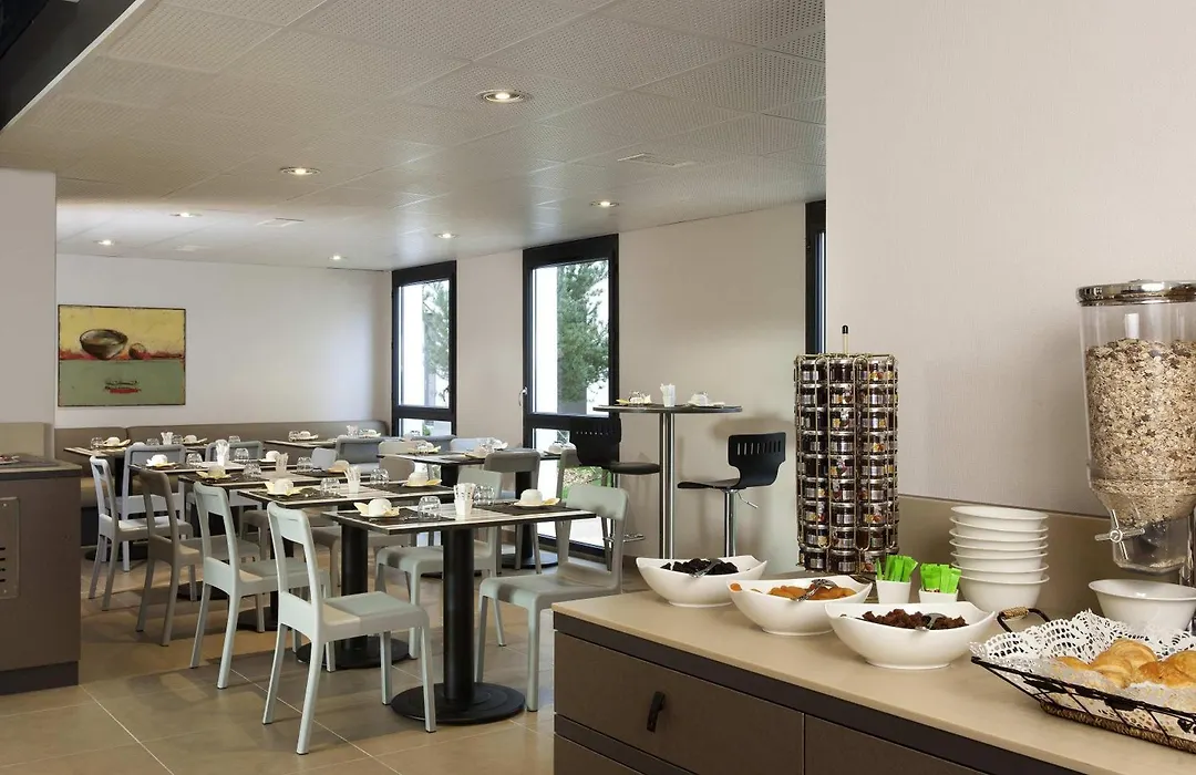 Aparthotel Adagio Lyon Patio Confluence-1